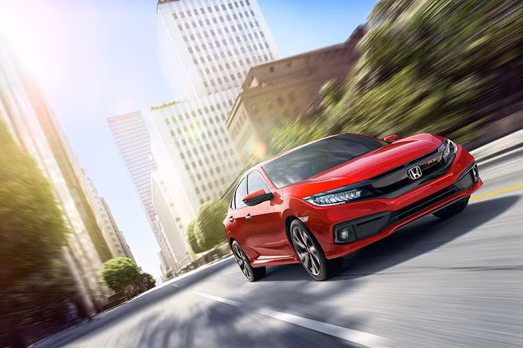 Đặc biệt, với Honda Civic 2019, lần đầu tiên Honda Việt Nam giới thiệu tới khách hàng phiên bản RS hoàn toàn mới, vượt trội về thiết kế, tiện ích và công nghệ, nâng tầm phong cách, bứt phá mạnh mẽ, mang đến những trải nghiệm ấn tượng cho những khách hàng yêu thích các mẫu xe đậm chất thể thao.