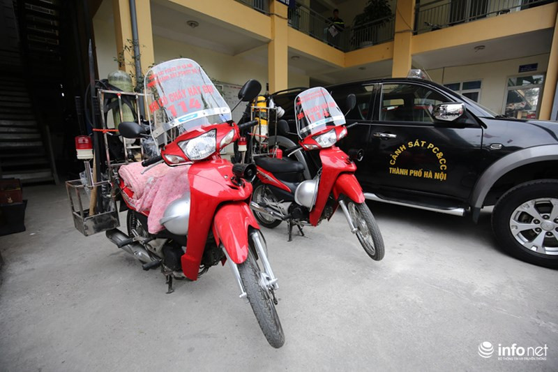 Trước tình hình thực tế về hỏa hoạn trên địa bàn Hà Nội diễn biến phức tạp trong những năm qua, các chiến sỹ thuộc phòng cảnh sát PCCC số 1 đã có sáng kiến cải tạo những chiếc xe máy Honda Wave công thành một xe chữa cháy ban đầu linh hoạt, cơ động.