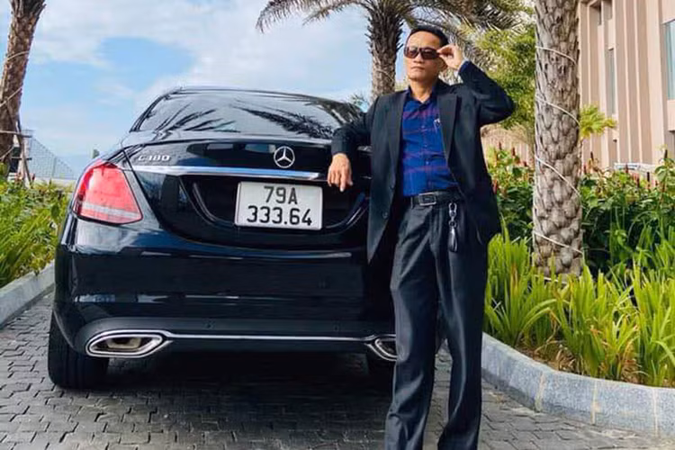 Liên quan sự việc này, hôm nay, trước khi bị khởi tố và bắt tạm giam, ông Bình đã tìm gặp lãnh đạo công ty để xin lỗi về sự việc. Ông bày tỏ sự hối tiếc về sự việc vừa qua, gây ảnh hưởng đến hình ảnh Nha Trang, và mong công ty chấp nhận lời xin lỗi. Đồng thời, ông Bình cũng thông tin đã liên lạc những người công nhân bị hăm dọa để xin lỗi.