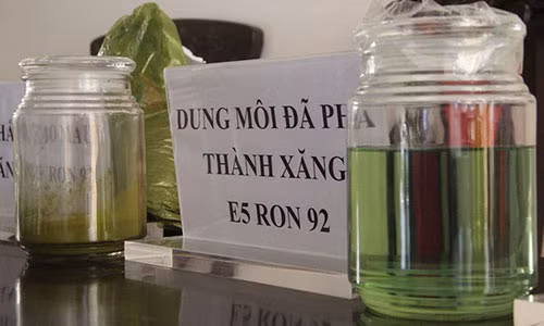 Nhung nguy hai cho dong co oto khi do nham xang gia-Hinh-4