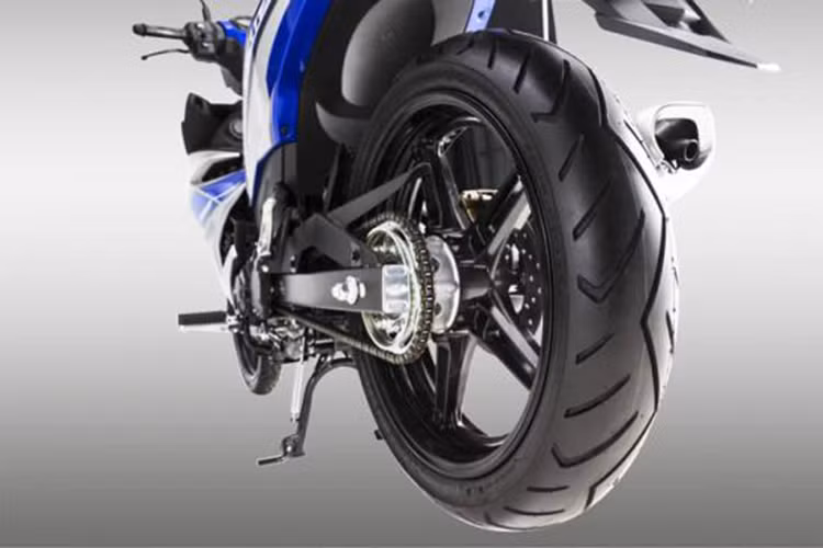 Đặc biệt hãng xe máy Yamaha có thể tích hợp thêm công nghệ van biến thiên VVA trên Exciter phiên bản mới. Hệ thống SOHC được sử dụng hầu hết trên những mẫu xe của Yamaha với ưu điểm gọn nhẹ và cho mô – men xoắn tốt tại các vòng tua máy thấp. 