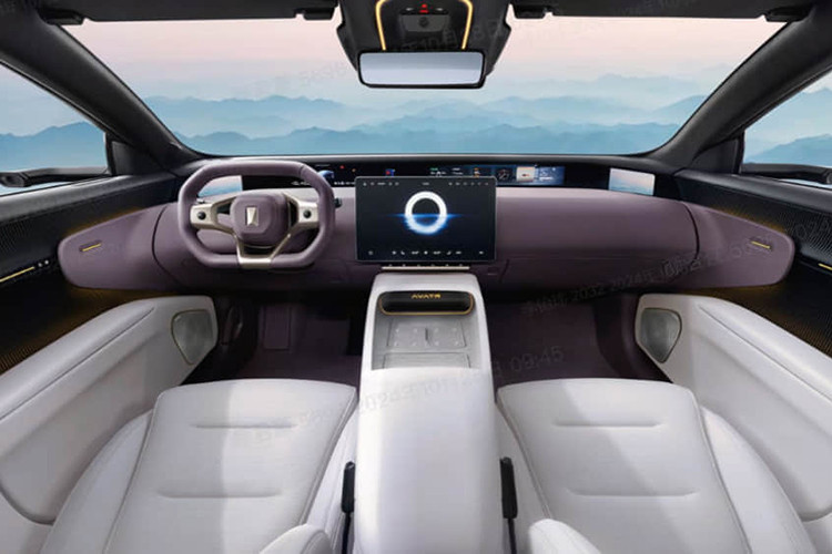 Cần lưu ý rằng dung lượng pin thấp hơn so với Avatr 07. Avatr 06 có thể được coi là phiên bản sedan của SUV 07. Cả hai đều có cùng tùy chọn Hệ thống truyền động nên người ta mong đợi rằng chúng cũng sẽ có cùng bộ pin. Tất cả pin được sử dụng trong Avatr 06 đều là pin lithium sắt phosphate và có nguồn gốc từ CATL, cổ đông lớn thứ hai của thương hiệu Avatr sau Changan .