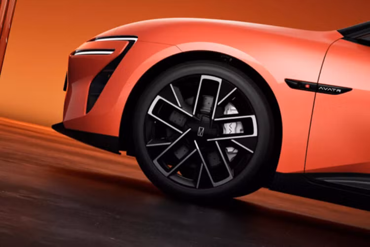 Phiên bản EREV của xe sử dụng bộ pin 31,7 kWh, đủ để cung cấp phạm vi chạy hoàn toàn bằng điện là 170 km. Phiên bản này được trang bị động cơ điện 231 kW với động cơ 1,5 T có công suất 115 kW đóng vai trò là bộ mở rộng phạm vi.