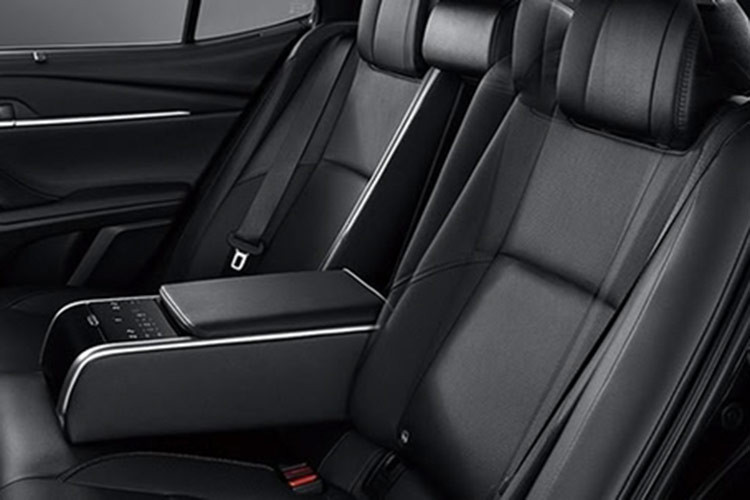 Nằm bên dưới nắp ca-pô của Toyota Camry 2025 ở thị trường Thái Lan dự kiến là hệ truyền động hybrid với máy xăng 4 xi-lanh, hút khí tự nhiên, dung tích 2.5L, sản sinh công suất tối đa 188 mã lực và mô-men xoắn cực đại 221 Nm. 