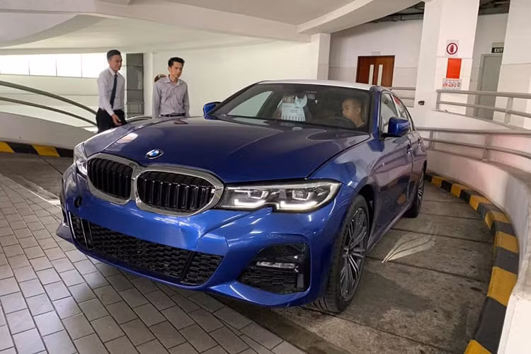 Giá xe BMW 3-Series (G20) thế hệ mới được đưa về nước theo diện nhập khẩu chính hãng bởi THACO và có mức tạm tính gần bằng mẫu E200 của Mercedes-Benz tại thị trường Việt Nam, lên tới 2,1 tỷ đồng.