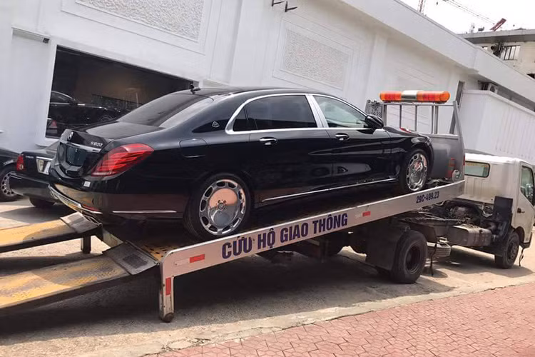 Mẫu Mercedes-Maybach S600 này được phát triển dựa trên dòng S-Class của hãng xe sang Đức, nhưng sở hữu chiều dài tổng thể tăng 200 mm so với phiên bản thường. Cụ thể, mẫu xe này có chiều dài 5.453 mm, rộng 1.899 mm, cao 1.498 mm và chiều dài cơ sở 3.365 mm.