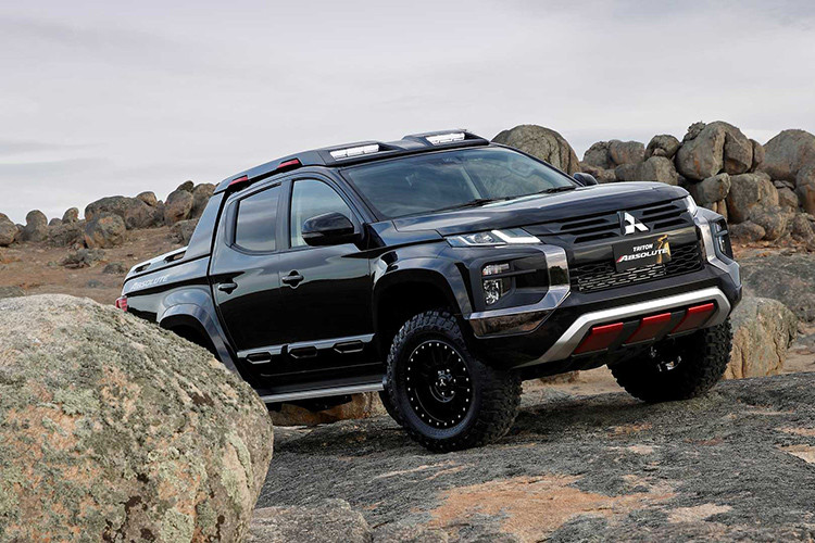 Giám đốc điều hành Mitsubishi Australia, John Signoriello cho biết một chiếc Triton khỏe khoắn hơn sẽ phù hợp với nguyện vọng của người dùng ở Úc. “Triton Absolute thể hiện cam kết của chúng tôi trong việc khám phá tầm nhìn về Triton trong tương lai, điều này sẽ mang đến nhiều điều thú vị với dòng sản phẩm Triton. Chiếc bán tải sẽ đủ táo bạo để thực hiện những chuyến đi mạo hiểm hơn, khám phá các vùng hẻo lánh...”