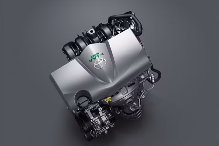 Xe được trang bị động cơ 2NR-FE mới dung tích 1.5L 4 xy lanh thẳng hàng, 16 van DOHC, Dual VVT-i với công suất cực đại 107 mã lực/6000 v/ph và mômen xoắn cực đại 140 Nm/4200 v/ph. Xe được vận hành thông qua hộp số vô cấp CVT với 7 cấp số ảo.