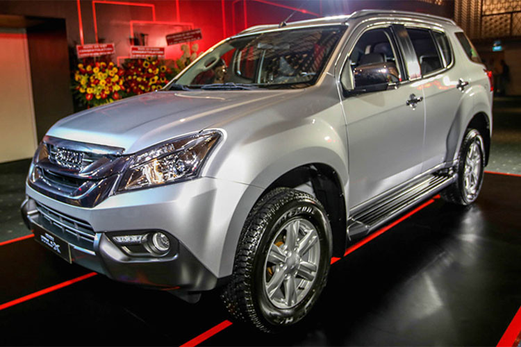 Tại thị trường ôtô Việt Nam - Isuzu mu-X bản một cầu, số sàn còn 785 triệu đồng. Phiên bản mu-X số tự động có giá 850 triệu đồng. Những chiếc xe này đều có động cơ diesel tiêu chuẩn Euro 2 hiện vẫn được đăng kiểm bình thường. Isuzu mu-X vốn là mẫu xe có doanh số nằm hạng dưới của phân khúc, mặc dù liên tục giảm giá nhưng doanh số xe không cao.