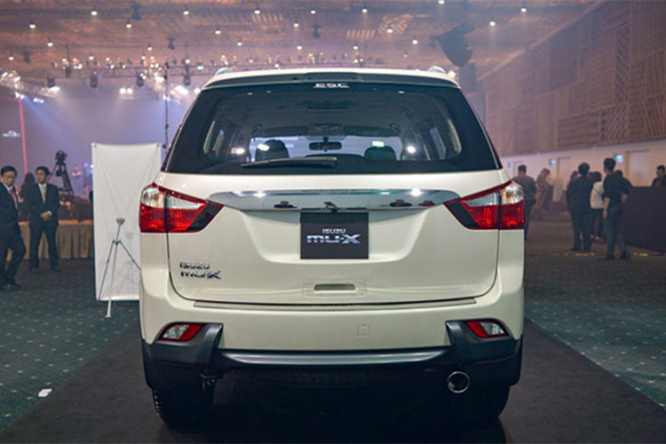 Dự kiến trong tháng 5/2018 này, rất có thể mẫu Chevrolet Trailblazer mới của General Motors Việt Nam (GM Việt Nam) sẽ trở thành mẫu xe bán chạy nhất trong phân khúc SUV 7 chỗ với chương trình khuyến mãi giá bán + đa dạng các phiên bản và hơn hết là ít đối thủ cạnh tranh khi ''ông lớn'' Toyota Fortuner vẫn chưa thể về nước.