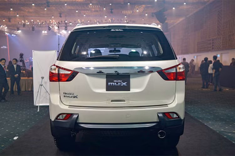 Dự kiến trong tháng 5/2018 này, rất có thể mẫu Chevrolet Trailblazer mới của General Motors Việt Nam (GM Việt Nam) sẽ trở thành mẫu xe bán chạy nhất trong phân khúc SUV 7 chỗ với chương trình khuyến mãi giá bán + đa dạng các phiên bản và hơn hết là ít đối thủ cạnh tranh khi ''ông lớn'' Toyota Fortuner vẫn chưa thể về nước.