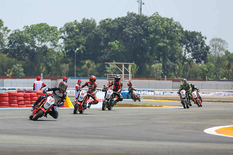 Thông qua các giải thi đấu này, các tay đua cũng sẽ có thêm cơ hội được rèn luyện kỹ năng, gia tăng các cơ hội cọ sát với nhiều đối thủ từ chuyên nghiệp đến bán chuyên nghiệp, đặc biệt chính là việc được chuyên gia Honda Nhật Bản lựa chọn các tay xứng tầm để tham dự các giải đua quốc tế trong thời gian sắp tới.