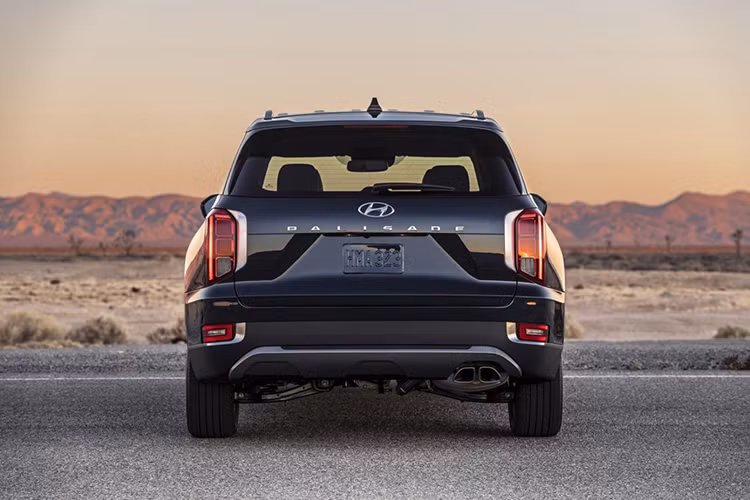 Phiên bản tiêu chuẩn của Hyundai Palisade 2020 sử dụng mâm đúc 18 inch và kích cỡ lốp 245/60R18, trong khi các phiên bản cao cấp sẽ sử dụng mâm 20 inch đi kèm lốp 245/50R20. Đáng chú ý, Palisade được tối ưu hiệu quả khí động học với hệ số cản khí động Cd 0,33.