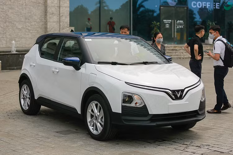 VinFast trieu hoi hon 2.000 oto dien kiem tra, thay linh kien mien phi