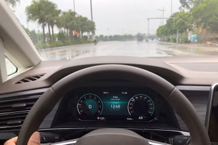 Trai nghiem dang cap moi cung Volkswagen Viloran tai Viet Nam-Hinh-6