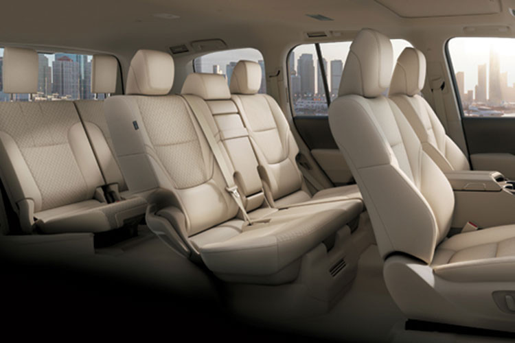 Ở thế hệ mới, mẫu xe SUV Toyota Land Cruiser 2022 trang bị hệ thống khung gầm sử dụng nền tảng TNGA mới nhất, bổ sung trang bị an toàn toàn cầu Toyota Safety Sense.