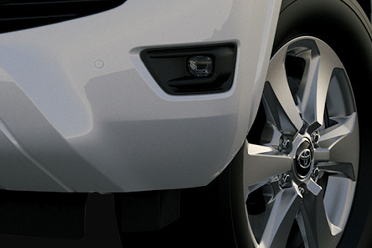 Giá xe Toyota Land Cruiser 2022 chính hãng tại Việt Nam là 4,06 tỷ đồng. Màu sơn trắng có giá 4.071 tỷ đồng. Hiện tại Toyota Việt Nam chỉ phân phối chính hãng duy nhất một phiên bản là LC300. 