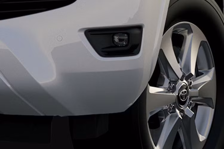 Giá xe Toyota Land Cruiser 2022 chính hãng tại Việt Nam là 4,06 tỷ đồng. Màu sơn trắng có giá 4.071 tỷ đồng. Hiện tại Toyota Việt Nam chỉ phân phối chính hãng duy nhất một phiên bản là LC300. 