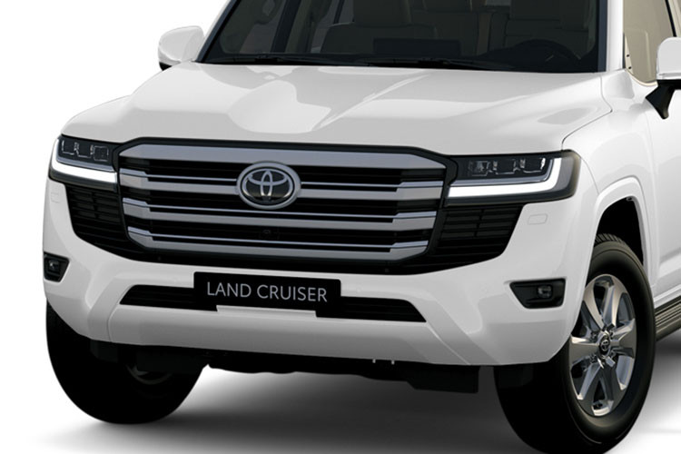 Mẫu xe Toyota Land Cruiser 2022 mới đã được lột xác toàn diện sau 10 năm thế hệ cũ được bán trên thị trường. Thay đổi đến từ thiết kế nội, ngoại thất cho đến khung gầm, động cơ và cả những công nghệ hỗ trợ vận hành.