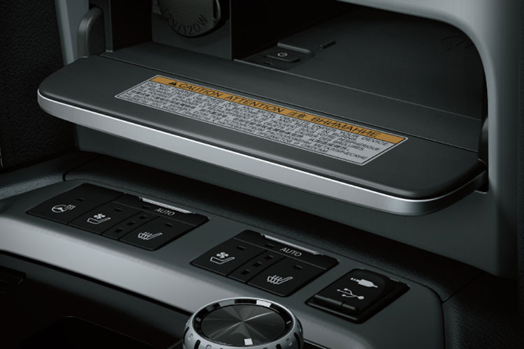 Bên cạnh đó, mẫu xe cũng sở hữu hàng loạt các trang bị tiên tiến hỗ trợ người lái bao gồm hệ thống kiểm soát tích hợp động lực học (VDIM), hệ thống chống ồn chủ động (ANC), hệ thống cảnh báo điểm mù (BSM), hệ thống cảnh báo phương tiện cắt ngang khi lùi (RCTA), chức năng hỗ trợ vượt địa hình (Crawl control), camera phát hiện người phía sau (RCD), camera 360, phanh tay điện tử,…