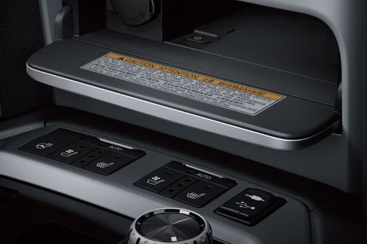 Bên cạnh đó, mẫu xe cũng sở hữu hàng loạt các trang bị tiên tiến hỗ trợ người lái bao gồm hệ thống kiểm soát tích hợp động lực học (VDIM), hệ thống chống ồn chủ động (ANC), hệ thống cảnh báo điểm mù (BSM), hệ thống cảnh báo phương tiện cắt ngang khi lùi (RCTA), chức năng hỗ trợ vượt địa hình (Crawl control), camera phát hiện người phía sau (RCD), camera 360, phanh tay điện tử,…