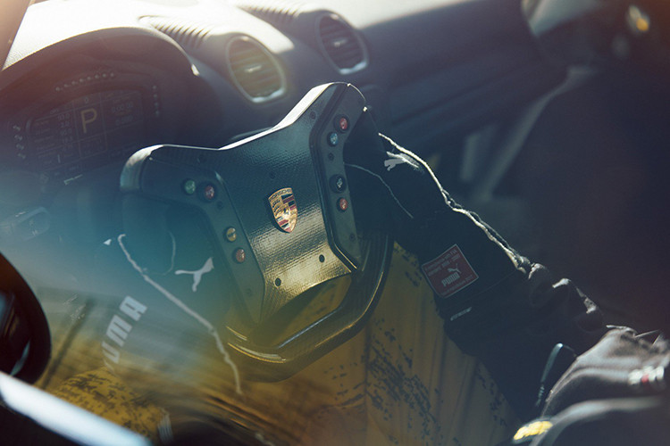 Xe sẽ có 2 phiên bản khác nhau, trong đó phiên bản Trackday có giá hơn 150.000 USD trước thuế (tương đương khoảng 3,47 tỷ đồng).