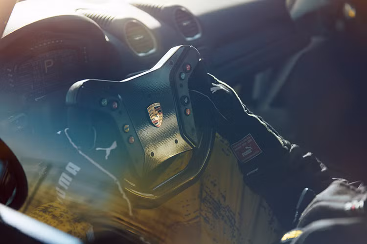 Xe sẽ có 2 phiên bản khác nhau, trong đó phiên bản Trackday có giá hơn 150.000 USD trước thuế (tương đương khoảng 3,47 tỷ đồng).