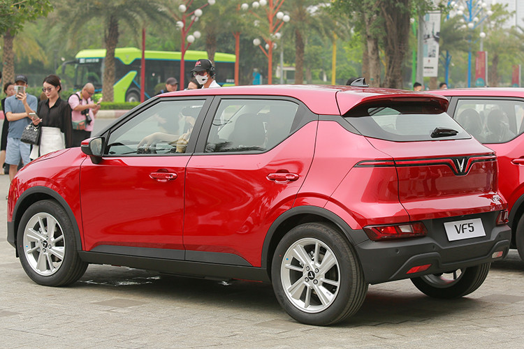 VinFast bo sung them goi thue pin gia re cho xe dien VF5-Hinh-3