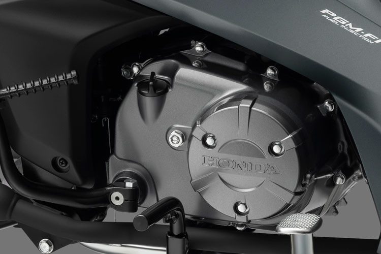 Các chi tiết như tay dắt sau và logo dập nổi chữ “Future 125” được thay đổi màu tạo sự hòa trộn mới. Trên phiên bản mới này, Honda Future chỉ có thay đổi về cách phối màu sắc và tem xe, trong khi đó thiết kế và trang bị của xe vẫn được giữ nguyên.