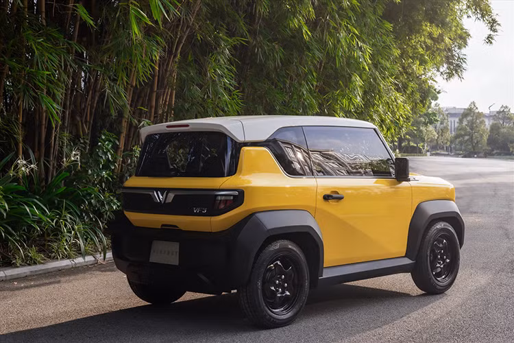 Theo một số nguồn tin, VinFast VF3 2024 mới có tốc độ tối đa 100 km/h và phạm vi hoạt động 285 km (theo chu trình thử nghiệm CLTC của Trung Quốc) hoặc 237 km (theo chu trình thử nghiệm WLTP của châu Âu).