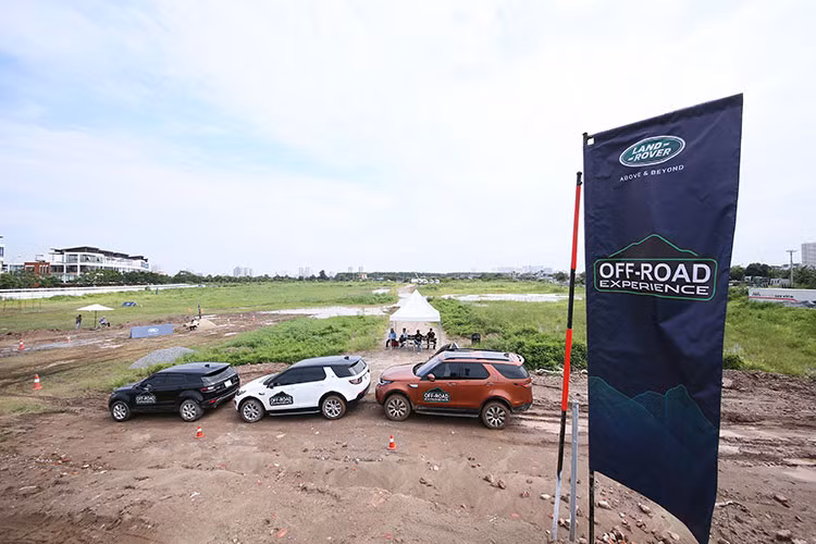 Chương trình trải nghiệm Land Rover Offroad Driving Experience là chuỗi sự kiện trong năm do nhà phân phối Land Rover tại Việt Nam tổ chức dành cho khách hàng thân thiết, khách hàng tiềm năng và những người yêu mến thương hiệu xe sang Land Rover tại Hà Nội và TP HCM nhằm mục đích mang đến trải nghiệm thú vị.