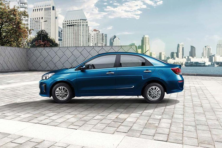 Là mẫu xe giá rẻ, chính vì vậy các trang bị an toàn của xe chỉ cơ bản ở mức có 2 túi khí, camera lùi và cảm biến đỗ xe (ở phiên bản cao cấp nhất).