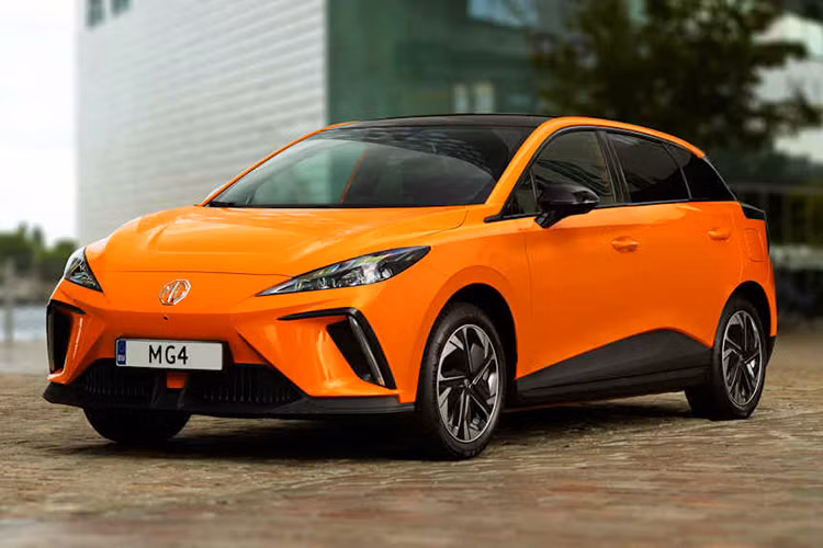  MG4 EV MG4 EV cũng được Autocar đánh giá là một trong những mẫu ôtô điện tốt nhất năm 2024 với số điểm đạt 4/5. MG4 EV sở hữu thiết kế trẻ trung, hiện đại. Xe còn được cung cấp nhiều tùy chọn pin 51 kWh, 64 kWh và 7 7kWh để khách hàng lựa chọn theo nhu cầu.