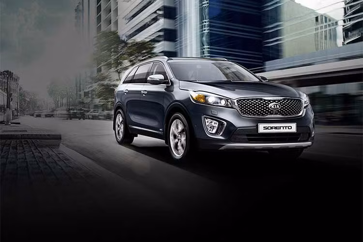 Sorento 2018 tại Anh có 3 phiên bản với giá bán từ 39.400 USD dành cho bản KX-1, tiếp đến llà bản KX-2 giá 44.450 USD, bản KX-3 có giá 49.870 USD. Cuối cùng là bản thể thao GT-Line giá 49.620 USD.