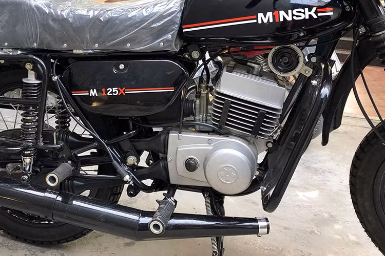 M1nsk M125X phiên bản mới vừa xuất hiện tại Việt Nam được trang bị động cơ 2 kỳ xi-lanh đơn dung tích 125 phân khối, làm mát bằng không khí, cho công suất 10,5 mã lực tại vòng tua 5.900 vòng/phút và kết hợp với hộp số 4 cấp. Mức tiêu hao nhiên liệu vào khoảng 3,7 lít/100 km.