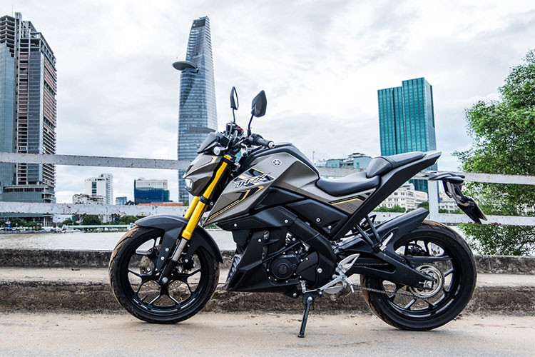 Mẫu xe môtô Yamaha TFX 150 giá 79,9 triệu đồng, được phân phối chính hãng tại Việt Nam từ ngày 20/10/2016. Xe có thiết kế đẹp mắt và được trang bị động cơ phun xăng điện tử 150cc, 4 thì, 4 van, xy-lanh đơn, làm mát bằng dung dịch. Công suất tối đa có thể đạt 16 mã lực tại 8.500 vòng/phút và mô-men xoắn cực đại là 14,3 Nm tại 7.500 vòng/ phút.