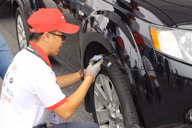 Tại Car Care Day 2015, chương trình cũng đã dành toàn bộ số tiền 45 triệu đồng ủng hộ có được từ khách hàng để hỗ trợ năm trường hợp gia đình nạn nhân tai nạn giao thông có hoàn cảnh khó khăn tại Hà Nội.