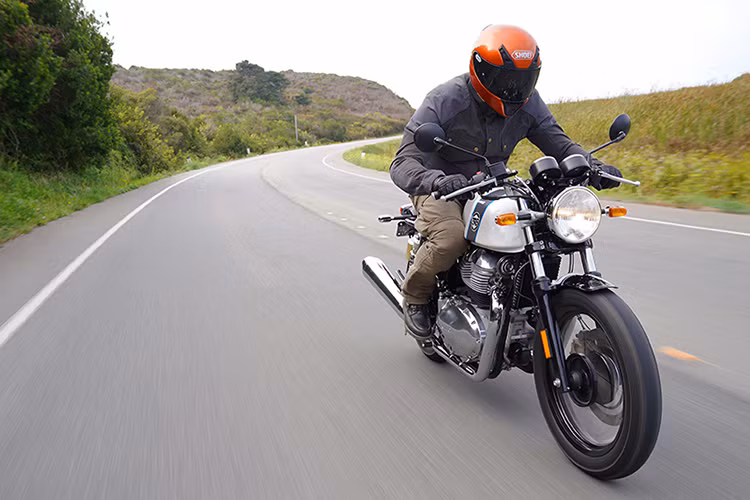 Cặp đôi xe đình đám của Ấn Độ này đang có mặt tại Việt Nam nhưng chưa được giới thiệu và bán chính thức. Thế nhưng, có nhiều tin đồn cho rằng cặp đôi này sẽ có mức giá hợp lý dưới 180 triệu đồng khi bán tại nước ta.