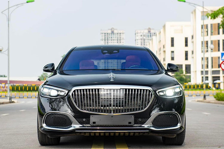Giá xe Mercedes-Maybach S580 2022 khi về Việt Nam đang cao gấp 3 lần so với thị trường quốc tế. Nguyên nhân dẫn tới thực tế này là do xe nhập khẩu thường phải chịu nhiều khoản thuế, phí liên quan. Chiếc xe trong bài viết này đang được một đại lý tư nhân ở Hà Nội chào bán khoảng 16,68 tỷ đồng (chưa bao gồm chi phí sang tên, tiền biển số).