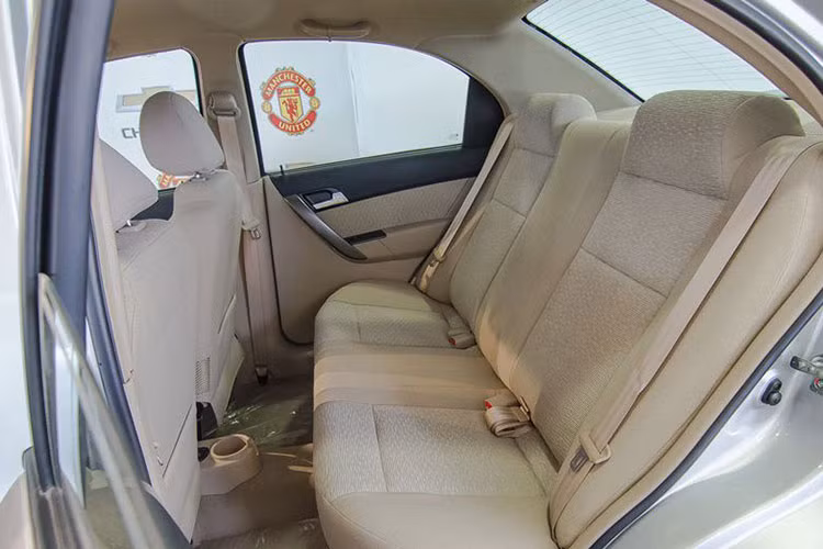 Về động cơ, cả 2 phiên bản Chevrolet Aveo LT và LTZ đều sử dụng chung động cơ thế hệ mới E-TEC II 1.4L cho công suất cực đại 93 Hp tại vòng tua 6200 vòng/phút, mô men xoắn cực đại 128Nm tại 3000 vòng /phút. Mặc dù sức mạnh động cơ xe không quá lớn nhưng bù lại xe khá tiết kiệm nhiên liệu chỉ với 6,6 lít/100 km đường hỗn hợp.