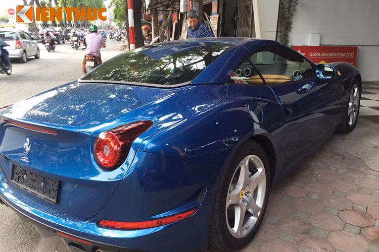  Chiếc Ferrari California T 2015 này với thiết kế lấy cảm hứng từ Ferrari F12 Berlinetta và FF. Các chi chỉ số thân xe với chiều dài 4.570 mm, rộng 1.910 mm và cao 1.322 mm. Bên cạnh đó là trọng lượng 1.625 kg với tỷ lệ phân bố trọng lượng trước sau 47/53.