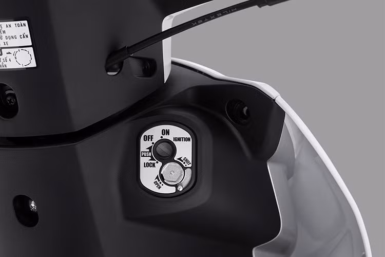 Cụ thể, nhờ kiểu dáng nhỏ gọn mà xe máy Honda Wave Alpha có trọng lượng chỉ 97 kg, khoáng sáng gầm xe lớn, ở mức 142 mm, thuận tiện cho việc xuống bậc thềm hoặc lên vỉa hè. Chiều cao yên cũng ở mức 769 mm, phù hợp với nhiều đối tượng khách hàng khác nhau. 