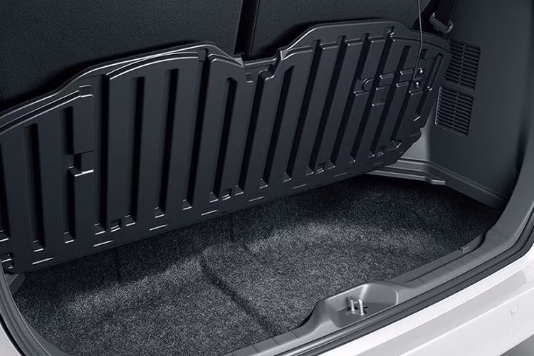 Khi mua Suzuki Landy 2023, khách hàng Nhật Bản có thể chọn 1 trong 2 loại động cơ. Thứ nhất là động cơ xăng 4 xi-lanh, dung tích 2.0L, sản sinh công suất tối đa 170 mã lực và mô-men xoắn cực đại 202 Nm, đồng hành cùng hộp số Direct-Shift CVT, hệ dẫn động cầu trước hoặc 4 bánh.