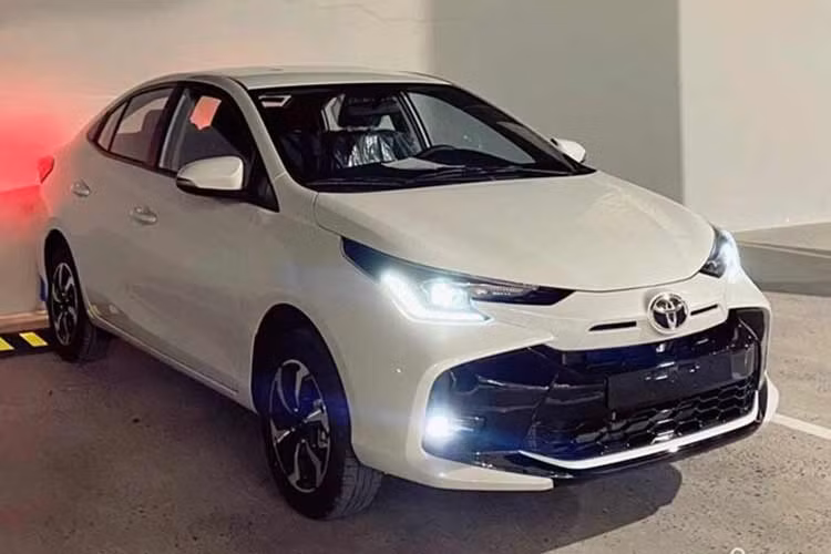  Toyota Vios 2023 Hiện giá xe Toyota Vios 2023 dao động từ 479-592 triệu đồng) đang nhận được hỗ trợ 50% lệ phí trước bạ từ hãng. Ngoài ra, khách mua xe còn được đại lý giảm thêm 30-50 triệu đồng tiền mặt. Bên cạnh đó, công ty tài chính Toyota TFS đồng hành cùng khách mua Toyota Vios ở thời điểm hiện tại với gói lãi suất ưu đãi 0% trong tháng 11/2023.