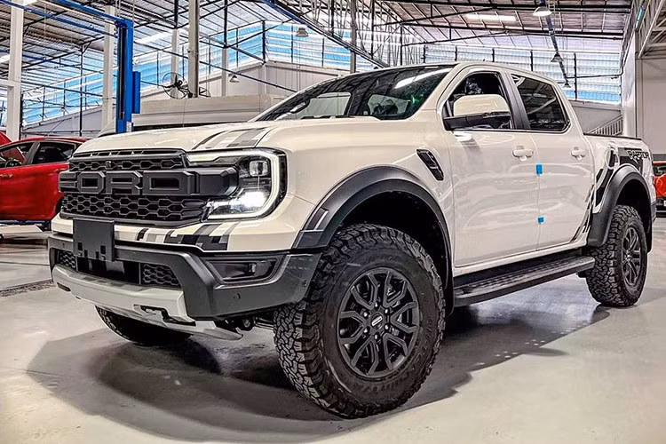 Ford Ranger tang gia, them ban Sport tai Viet Nam gia 864 trieu dong-Hinh-3