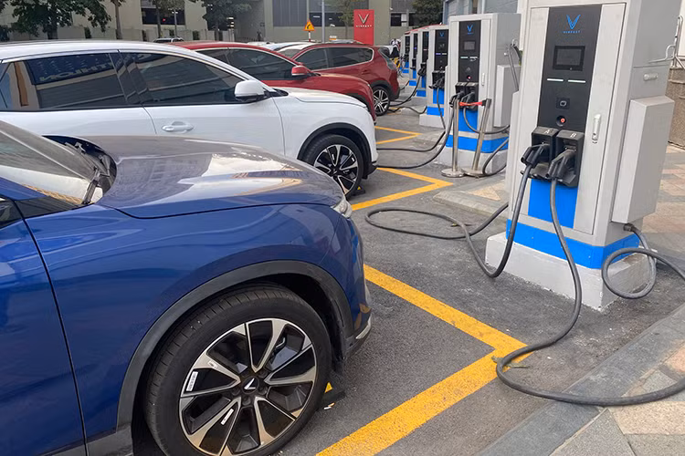 Mua xe oto dien cu can nhung luu y gi?-Hinh-3