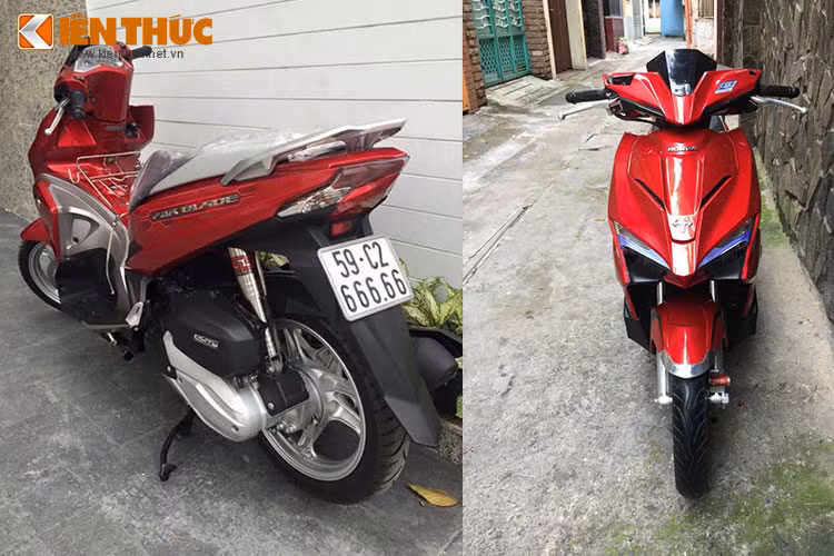 Tuy nhiên, so với chiếc Honda Air Blade 2015 trong bức ảnh này xuất hiện tại TP HCM thì lại hoàn toàn khác bởi mức giá cao gấp đôi. Cụ thể chiếc xe ga Honda Air Blade biển ngũ quý 6 này được một người chuyên sưu tầm xe máy độc, rao bán trên mạng xã hội tới hơn 200 triệu đồng.