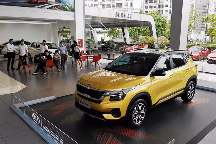 Trong tháng 7/2021, Kia Seltos chỉ bán được 767 chiếc ra thị trường, giảm tới 42% so với tháng 6. Tuy vậy, kết quả trên cũng vừa đủ để mẫu SUV hạng B của Kia có mặt trong top 10 xe bán chạy. Tính tổng cộng năm 2021, đã có 7.976 xe Seltos đến tay khách hàng tại Việt Nam.