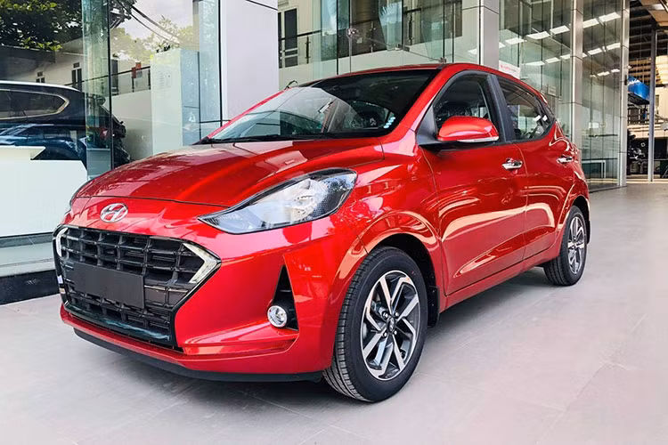 Grand i10 là cái tên thứ ba của Hyundai có mặt trong top xe bán chật nhất và đứng ở vị trí thứ 8. Tháng 7/2021 vừa qua, mẫu xe hạng A này bán được 805 chiếc, giảm 18,1% so với tháng 6. Với kết quả này, nó đã bị đối thủ Vinfast Fadil bỏ khá xa. Hiện Hyundai Grand i10 2021 mới đã có mặt tại Việt Nam, đây là tín hiệu tích cực để mẫu xe này cải thiện doanh số trong tháng tới.