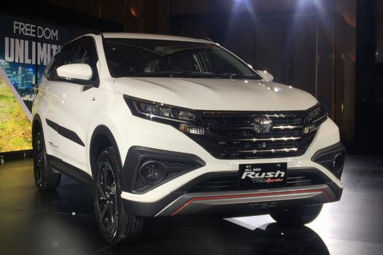 Theo một số nguồn tin không chính thức, do vướng quy định từ Nghị định 116 - xe Toyota Rush mới cùng những mẫu ôtô nhập khẩu khác từ Indonesia như Wigo và Fortuner chưa thể nhập về. Những chiếc Rush đầu tiên được đưa về nước dưới dạng thử nghiệm, tuy nhiên vẫn gặp trục trặc nên chưa thể hoàn thành việc thông quan.